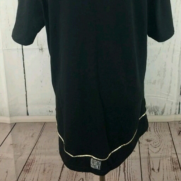 8ighth Dstrkt black and gold tshirt - Picture 5 of 6